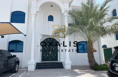 فيلا - 5 غرف نوم - 4 حمامات للايجار في الهلال - الهلال - الدوحة