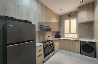 Apartment - 2 Bedrooms - 3 Bathrooms for rent in Bin Omran 28 - Fereej Bin Omran - Doha