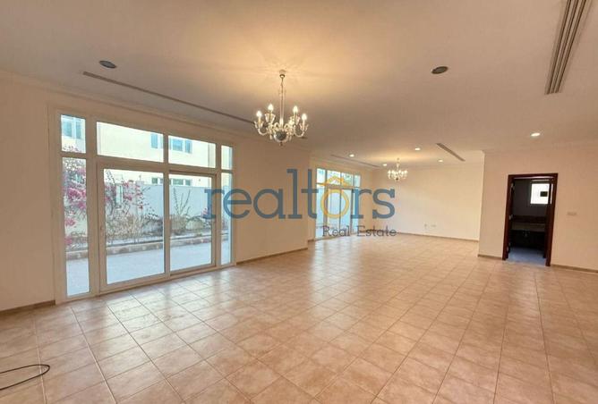 960651 - Property Image 2