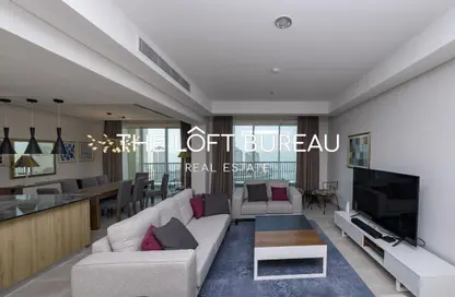 Living Room image for: Penthouse - 3 Bedrooms - 4 Bathrooms for rent in Viva West - Viva Bahriyah - The Pearl Island - Doha, Image 1