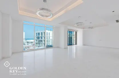 Duplex - 4 Bedrooms - 5 Bathrooms for rent in Gewan Island - The Pearl Island - Doha