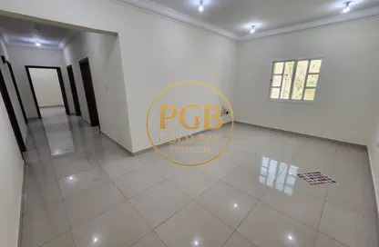 Apartment - 3 Bedrooms - 2 Bathrooms for rent in Bin Omran 35 - Fereej Bin Omran - Doha