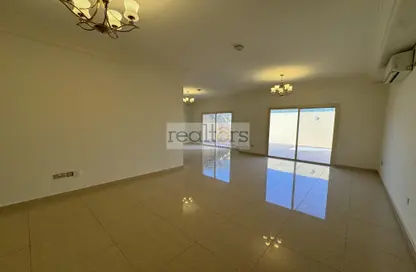 مجمع سكني - 4 غرف نوم - 6 حمامات للايجار في فلل النجمة - جنوب مويثر - منطقة مويثر - الدوحة