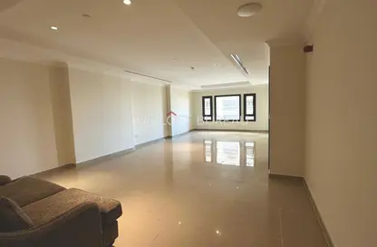 Apartment - 1 Bedroom - 2 Bathrooms for rent in West Porto Drive - Porto Arabia - The Pearl Island - Doha