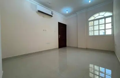 شقة - 2 غرف نوم - 2 حمامات للايجار في شارع المطار القديم - طريق المطار القديم - الدوحة