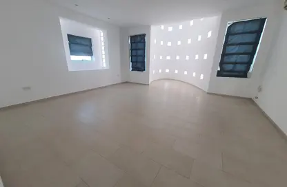 Villa - 5 Bedrooms - 5 Bathrooms for rent in Al Dafna - Al Dafna - Doha