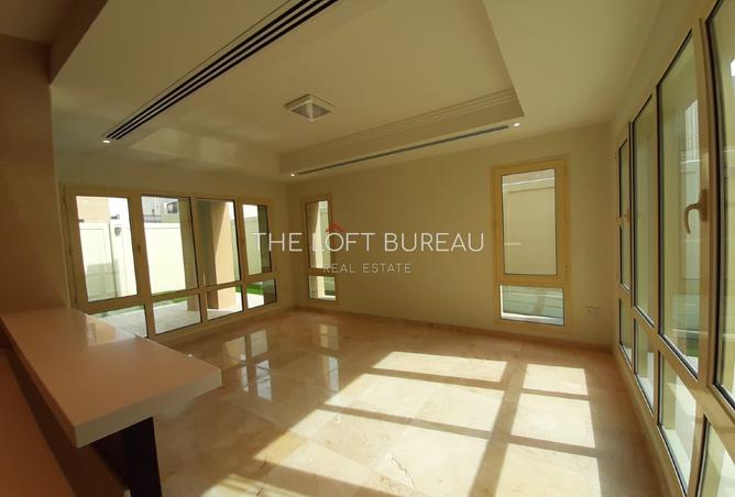 883767 - Property Image 3