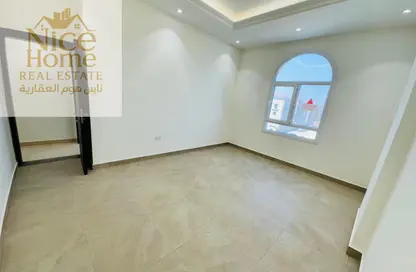 Apartment - 3 Bedrooms - 3 Bathrooms for rent in Al Nasr - Doha