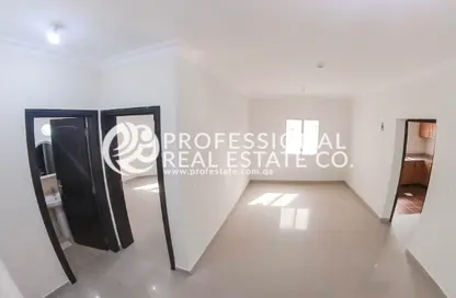 Apartment - 1 Bedroom - 1 Bathroom for rent in Umm Ghwailina Comm - Umm Ghuwalina - Umm Ghuwailina - Doha