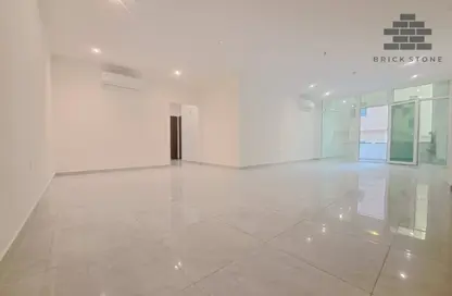 Apartment - 2 Bedrooms - 3 Bathrooms for rent in Al Nasr Street - Al Nasr - Doha