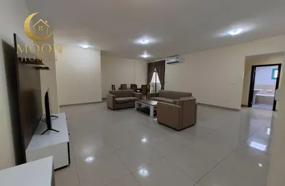 Apartment - 2 Bedrooms - 2 Bathrooms for rent in Old Al Ghanim - Al Ghanim - Doha
