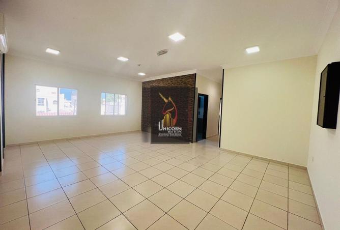 985215 - Property Main Image