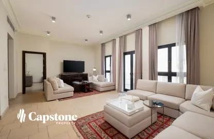 Apartment - 2 Bedrooms - 3 Bathrooms for rent in Qanat Quartier - The Pearl Island - Doha