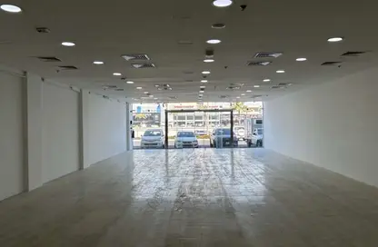 محل تجاري - استوديو - 1 حمام للايجار في طريق سلوى - العزيزية - الدوحة