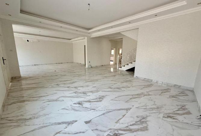 984296 - Property Image 3