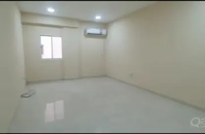 شقة - 3 غرف نوم - 3 حمامات للايجار في شارع الجزيره - فريج بن محمود الشمالي - فريج بن محمود - الدوحة