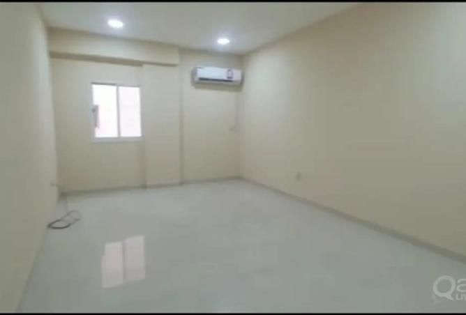 987348 - Property Main Image