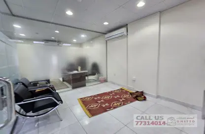 صورة لـ غرفة المعيشة مساحات مكتبية - استوديو - 2 حمامات للايجار في طريق سلوى - الدوحة ، صورة رقم 1