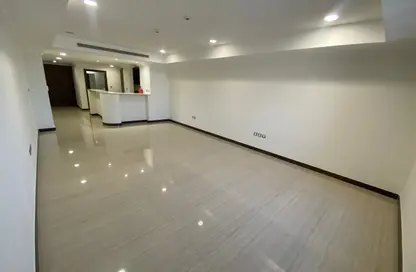 Apartment - 1 Bedroom - 2 Bathrooms for rent in West Porto Drive - Porto Arabia - The Pearl Island - Doha
