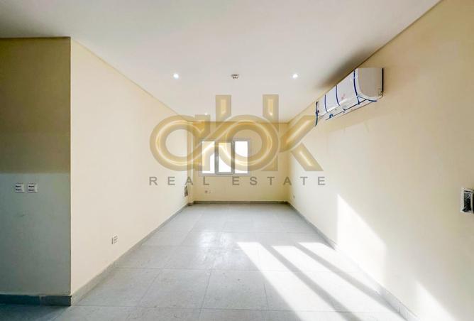 974433 - Property Image 2