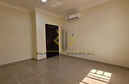 Apartment - 2 Bedrooms - 2 Bathrooms for rent in Al Nasr - Doha