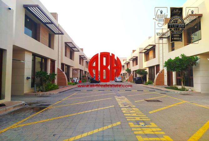 Compound - 4 Bedrooms - 5 Bathrooms for rent in Bin Omran - Fereej Bin Omran - Doha