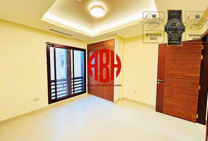 967009 - Property Image 2