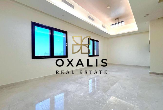 985599 - Property Image 2