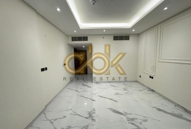 985237 - Property Image 2