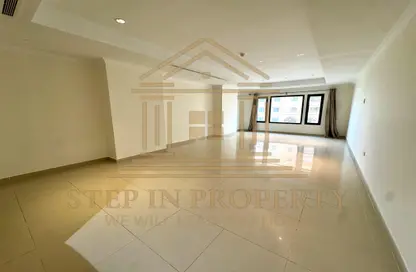 Apartment - 2 Bedrooms - 2 Bathrooms for rent in West Porto Drive - Porto Arabia - The Pearl Island - Doha