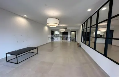 Apartment - 1 Bedroom - 2 Bathrooms for rent in Al Mutahidah Tower - Viva Bahriyah - The Pearl Island - Doha