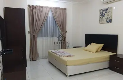 Apartment - Studio - 1 Bathroom for rent in Hakeem Bin Hazam Street - Mughalina - Doha