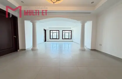 شقة - 2 غرف نوم - 3 حمامات للايجار في طريق بورتو الغربي - بورتو أرابيا - جزيرة اللؤلؤة - الدوحة