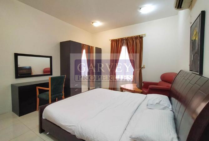930744 - Property Image 2