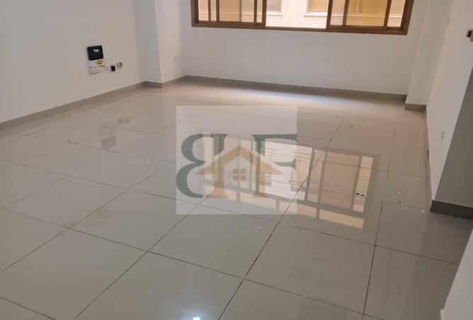 988121 - Property Main Image