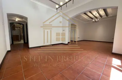 فيلا - 4 غرف نوم - 5 حمامات للايجار في الهلال - الهلال - الدوحة