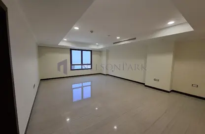Apartment - 1 Bedroom - 2 Bathrooms for rent in Tower 21 - Porto Arabia - The Pearl Island - Doha