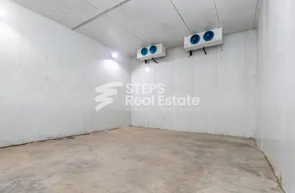 Warehouse - Studio - 1 Bathroom for rent in Industrial Area 5 - Industrial Area - Industrial Area - Doha