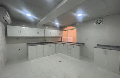 Compound - 3 Bedrooms - 4 Bathrooms for rent in Al Dana st - Muraikh - AlMuraikh - Doha