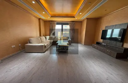 Apartment - 1 Bedroom - 2 Bathrooms for rent in West Porto Drive - Porto Arabia - The Pearl Island - Doha