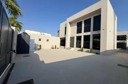 Villa - 6 Bedrooms - 7+ Bathrooms for sale in Umm Qarn - Al Daayen