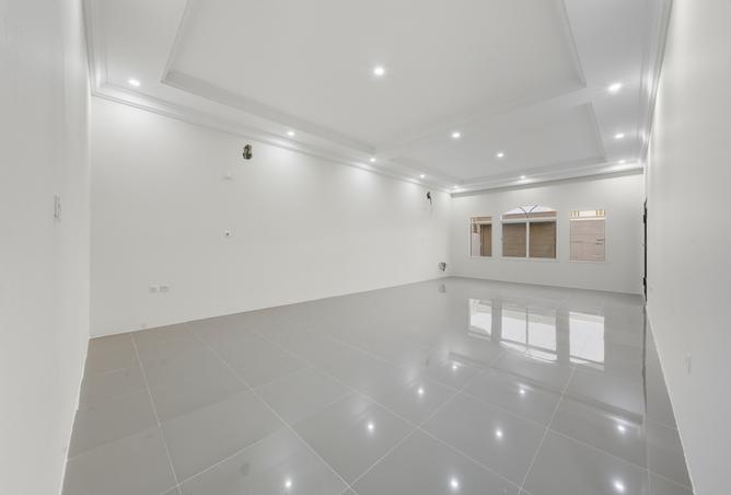 989379 - Property Image 2