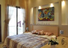 صورةغرفة- غرفة النوم لـ: شقة - 2 غرف نوم - 3 حمامات للكراء في شارع حكيم بن حازم - مغلينا - الدوحة, صورة 1