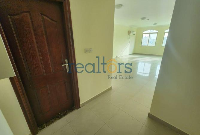 988570 - Property Image 2