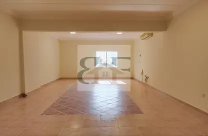 Apartment - 2 Bedrooms - 3 Bathrooms for rent in Umm Ghwailina Comm - Umm Ghuwalina - Umm Ghuwailina - Doha