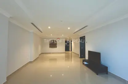 Apartment - 1 Bedroom - 2 Bathrooms for rent in West Porto Drive - Porto Arabia - The Pearl Island - Doha