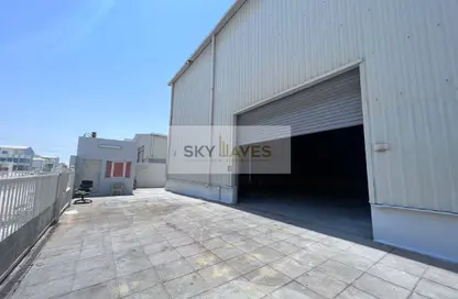 Warehouse - Studio - 4 Bathrooms for rent in East Industrial Street - Birkat Al Awamer - Al Wakra