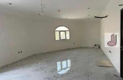 بناية كاملة - استوديو - 8 حمامات للايجار في 28 بن عمران - فريج بن عمران - الدوحة