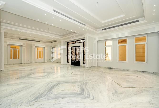 967132 - Property Image 2