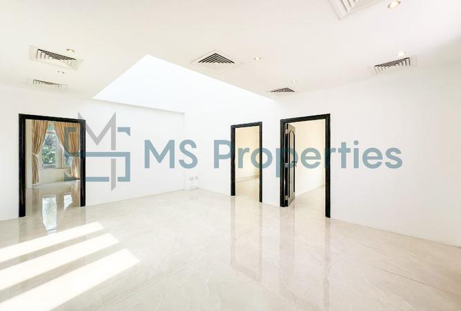 952694 - Property Image 2